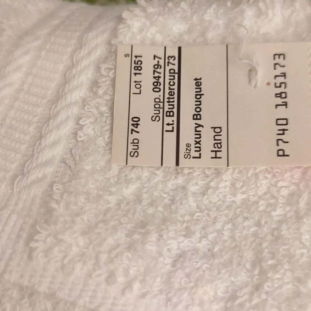 Vintage Canon white towel set with floral and butterfly print‎